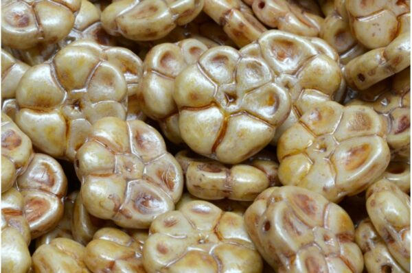 Primrose flower beads 15x15mm - Image 1