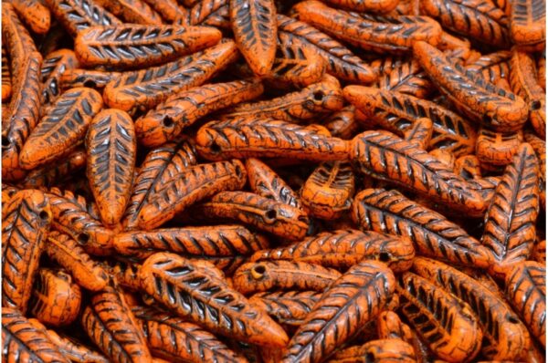 Bird Feather Beads 5x17mm - Image 1