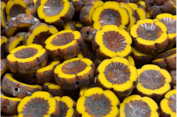 TCB Hawaiian Flower Beads 14x14mm - Image 1