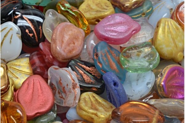 Peony Petal Beads 12x15mm - Image 1
