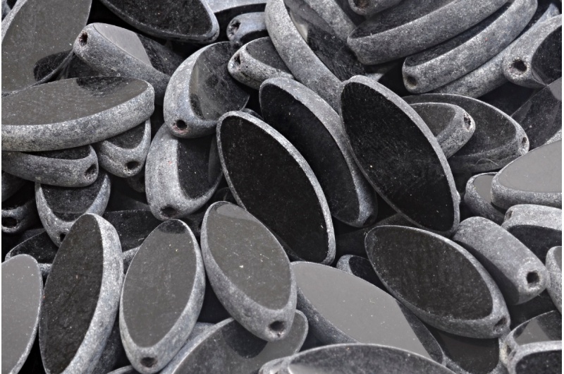 70602_991-30460-18x07-23980-84100-14400-jpg_1 TCB Ship Flat Beads 18x7mm - Image 1