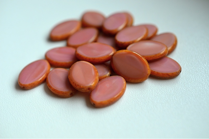 20475_991-99006-20x14-74020-86800-jpg_1 TCB Flat Oval Beads 20x14mm - Image 1